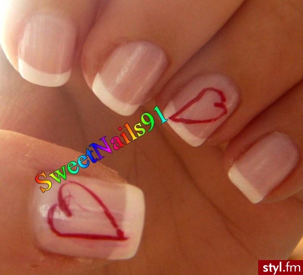 nails. French + Serduszka :) - Paznokcie