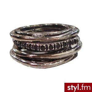 Iosselliani 5-Stack Ring Set in Silver - Zoe - Polyvore. Pobrano ze strony: http://www.polyvore.com/iosselliani_stack_ring_set_in/thing?id=4496699 - Pozostałe Dodatki Moda