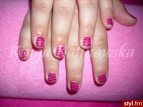 Lakierowana zebra - Paznokcie