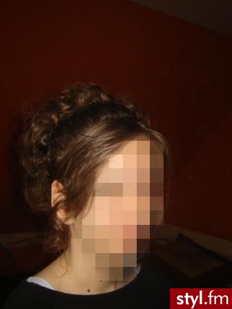 Brązowe Upięcie Kręcone Wieczorowe Średnie Fryzury