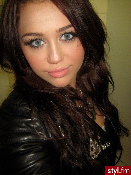 Miley Cyrus - Dzienne Makijaże