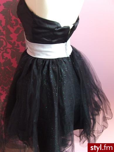 Sukienki Moda