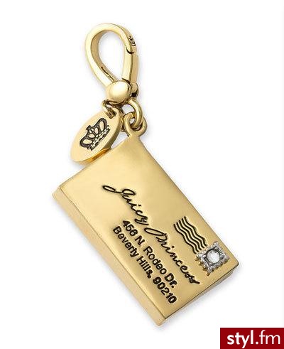Słodki charm od Juicy Couture. Idealny dla romantyczek, niestety, trzeba na niego przeznaczyć aż 58 dolarów. Ale jak prawdziwa koperta, zawiera w sobie także i wiadomość... ;) - Pozostałe Dodatki Moda