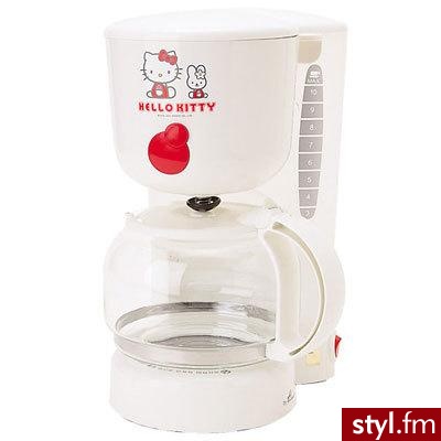 Zaparz twoją poranną kawę z najbardziej znanym kotkiem świata! tak mówię o tym retro Hello Kitty expresie do kawy. robi od 10 do 12 filiżanek kawy.
cena: 51.50$ - Gadżety Inne Moda