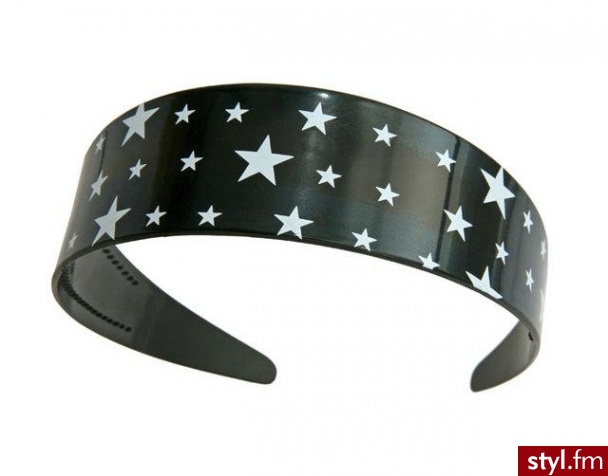 CENA:9.95,-
GDZIE KUPIC:NEW YORKER
MARKA:FISHBONE


Szeroka opaska na włosy. Wykonana z czarnego tworzywa, ozdobionego białymi gwiazdkami. Znajdziesz ją w sklepach New Yorker. - Nakrycia głowy Dodatki Moda