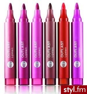 Lipstain to nowość w kosmetycznym świecie.[pomatka]Gadżeciarski flamaster Lipstain Outlast możesz kupić za pośrednictwem sklepu internetowego za 7,99$, czyli około 30 złotych, plus koszty przesyłki. - Pozostałe Dodatki Moda