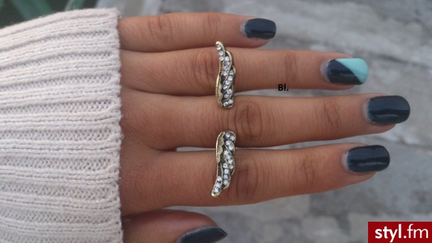https://www.facebook.com/pages/Blondi-Nails/401325363307849 - Żel Paznokcie