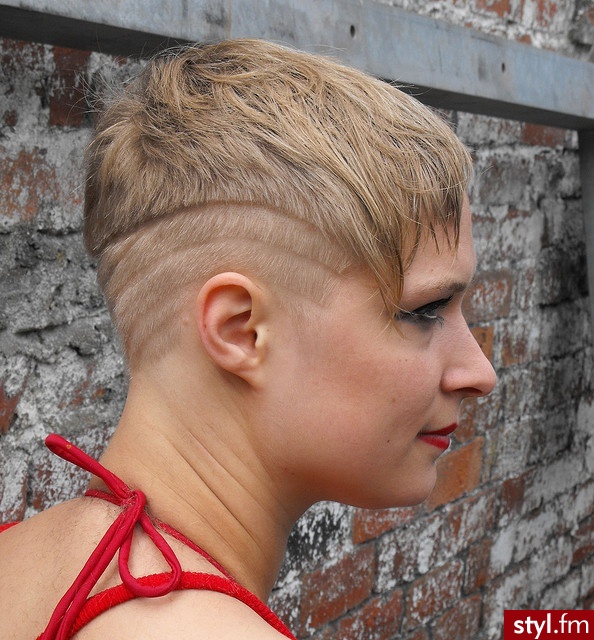 Blond Tribale - wzory na głowie Alternatywne Krótkie Fryzury