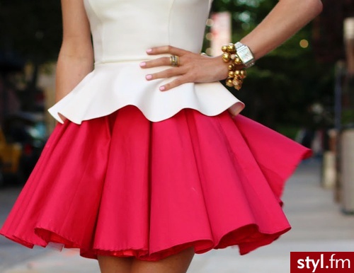 Średnie Spódnice Moda