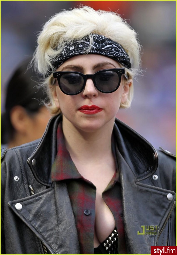 Lady gaga ; DD - Krótkie Fryzury