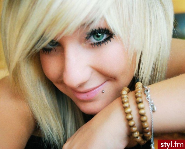 Emo - Blond EMO Alternatywne Średnie Fryzury