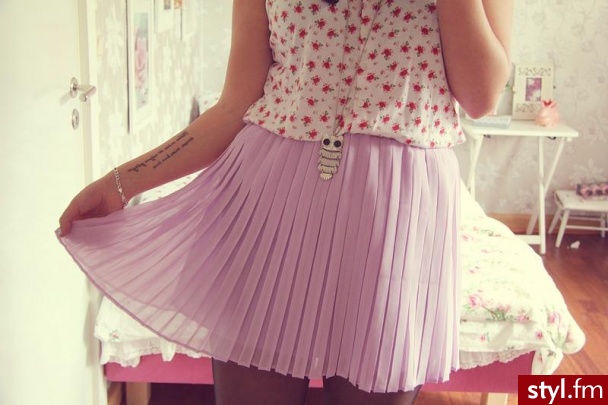 Średnie Spódnice Moda