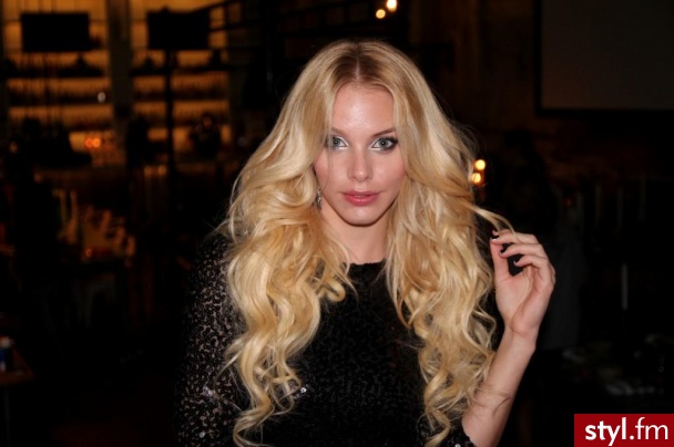 Blond Rozpuszczone Kręcone Na co dzień Długie Fryzury