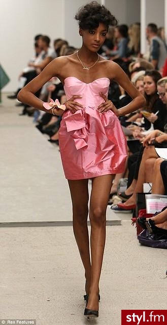 Sukienki Moda