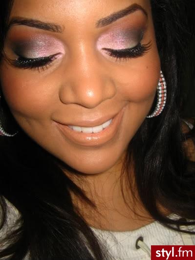 makijaż. Face - NARS foundation in Syracuse, MAC Margin + Peachykeen Blush, Brows Wet N' Wild Pencil
Eyes - Mac Nanogold (inner corner/lid), Parrot (mid-lid), Dark Blue Green p/m (outer v), Brown Script (crease), Mylar (highlight)
Lips - NYX Echo l - Makijaże