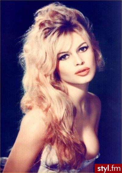 Brigitte Bardot - Kręcone Na co dzień Średnie Fryzury
