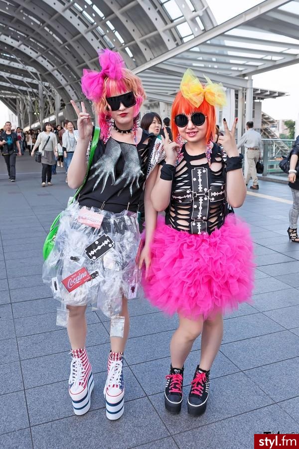 Średnie Spódnice Moda
