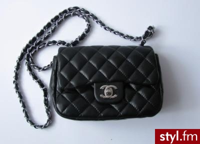 torebka. Pobrano ze strony: http://www.allegro.pl/item954766976_torebka_pikowana_jak_chanel_doda_szalu.html - Pozostałe Torebki Moda