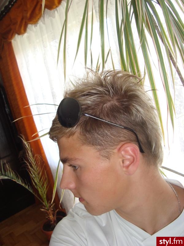 męskie, blond, krutkie - Średnie Męskie Fryzury