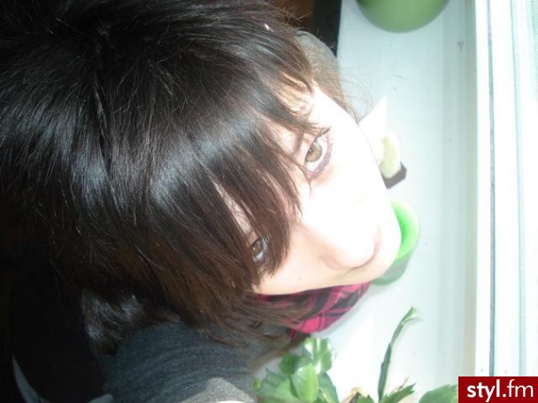Trawiasta w Białymstoku  nie pamietam numeru bloku ;p numer tel 784956528 a i jeszcze 1 to moj naturalny kolor wlosow !xD;p - EMO Alternatywne Średnie Fryzury