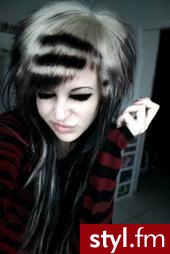 Kiki Kanibal - EMO Alternatywne Średnie Fryzury