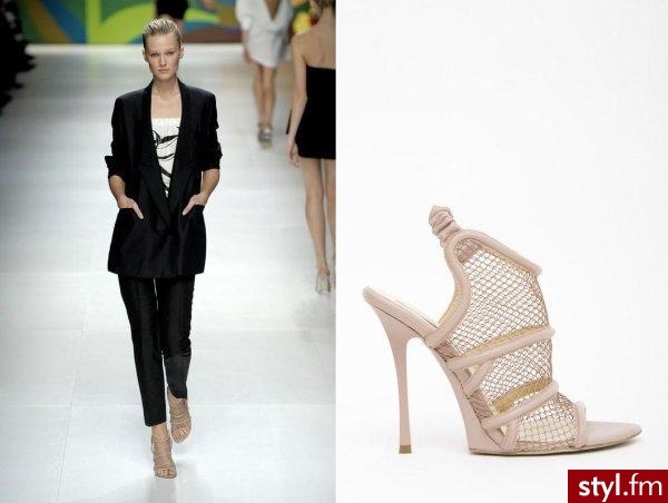 To  ażurowe buty z wiosennej kolekcji Stelli McCartney. Wyglądają jak zrobione z siatki!
Sandałki mają 11-centymetrowy cienki obcas, okryte palce i pięty. Wykonane są ze skóry oraz materiałowej siatki. Można je kupic w internetowym sklepie Net-a-Porter. - Pozostałe Buty Moda