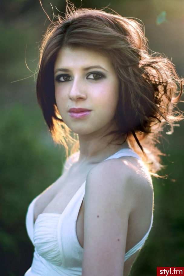 Średnie Fryzury