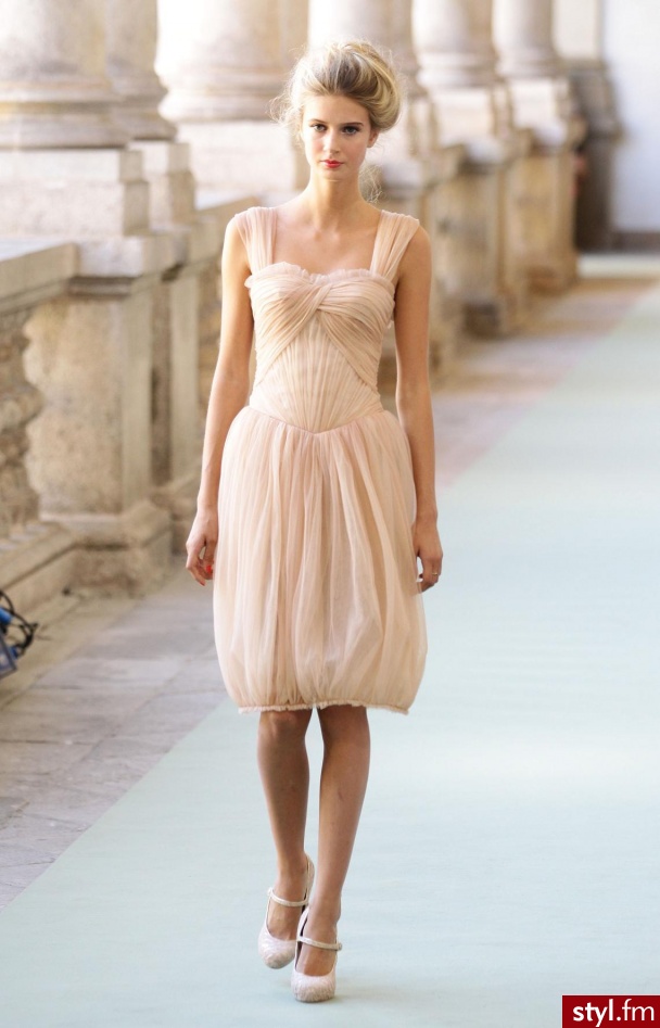 Sukienki Moda