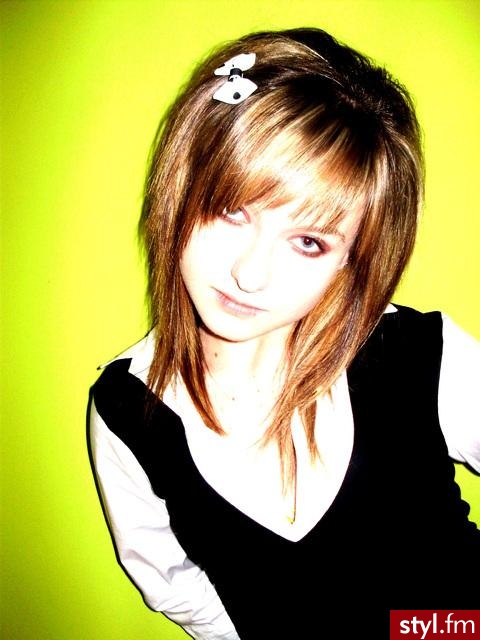 :) - EMO Alternatywne Średnie Fryzury