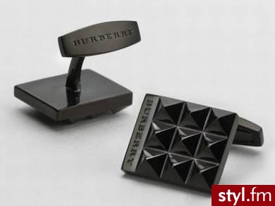 Spinki do mankietów Burberry
Spinki wykonane są z mosiądzu.
Cena: $225, około 650 zł
Kupisz w butikach Burberry. - Gadżety Inne Moda