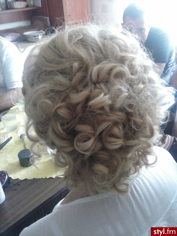 Blond Upięcie Kręcone Wieczorowe Średnie Fryzury
