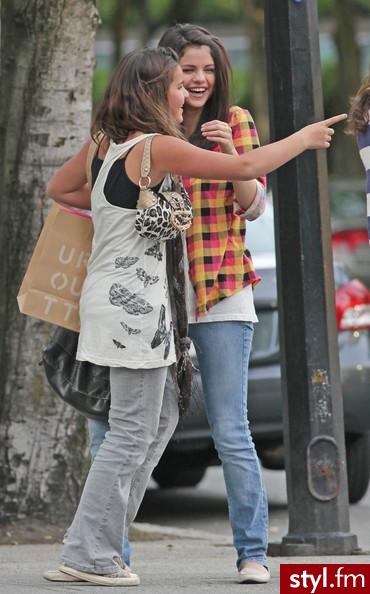 Selena Gomez - Moda uliczna Inne Moda