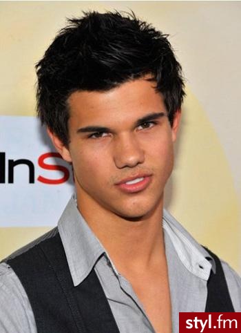 Taylor Lautner:D - Średnie Męskie Fryzury