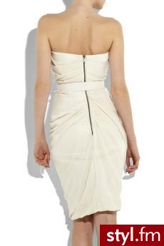 sukienka. €1,670  La Petite S*****  
Jeżeli już jest proszę o link - Pozostałe Ciuchy Moda