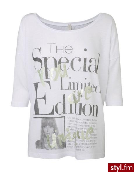 Stradivarius > Collection > T-SHIRTS > Oversize letters print T-shirt. Pobrano ze strony: http://www.stradivarius.es/en/collection/t-shirts/detalle/1340_oversize-letters-print-t-shirt- - Pozostałe Ciuchy Moda