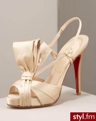 satynowa kokarda od Christiana Louboutina - 995$ - Pozostałe Buty Moda