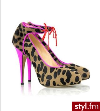 Bardzo oryginalne szpile od Charlotte Olympia. 
Cena: 672€. 
Ciekawa jestem co o nich myślicie :> - Pozostałe Buty Moda