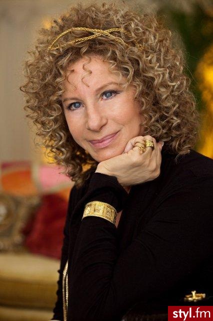 Barbra Streisand. :) - Kręcone Na co dzień Średnie Fryzury