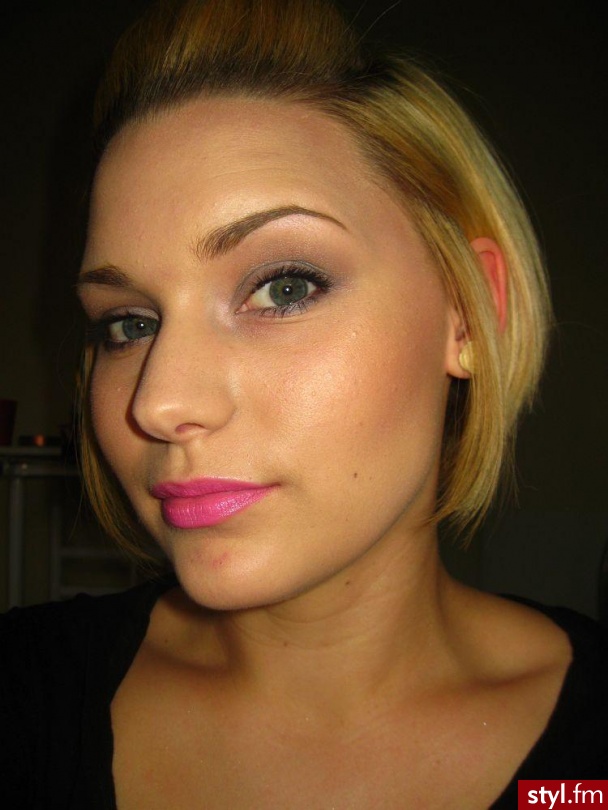 makijaż. Lips:
MAC Pink Fish Tinted Lip Conditioner
MAC Pink Noveau lipstick - Makijaże