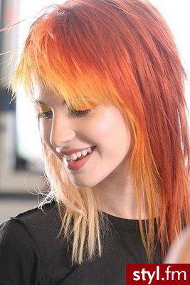Hayley Nichole - Średnie Fryzury