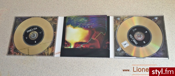 Kings Of Suburbia - Tokio Hotel FILM: https://www.youtube.com/watch?v=vOoO_zNnsow WPIS NA BLOGU: http://lioness.blox.pl/2014/10/Album-KINGS-OF-SUBURBIA-TOKIO-HOTEL-Nareszcie-w.html - Hobby