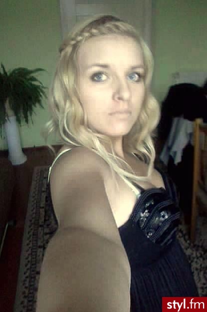Blond Rozpuszczone Kręcone Wieczorowe Średnie Fryzury