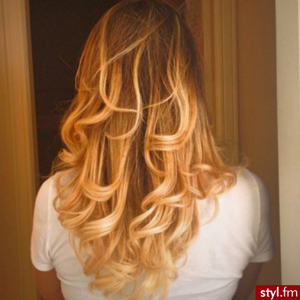 Blond Rozpuszczone Kręcone Na co dzień Długie Fryzury