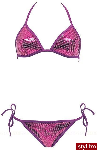 INFORMACJE O PRODUKCIE:
Seksowne, dwuczęściowe bikini w kobiecej kolorystyce. Zdobione cekinami, z miękkim staniczkiem i trójkątnymi, wiązanymi na biodrach majteczkami obszytymi wrzosową lamówką. Pasuje do plecionych dodatków, srebrnych japonek i eleganc - Pozostałe Ciuchy Moda