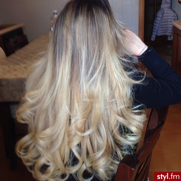 Blond Rozpuszczone Kręcone Na co dzień Długie Fryzury