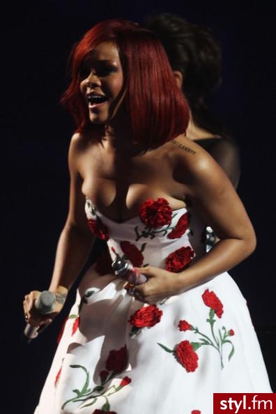 rihanna10 - Sukienki Moda