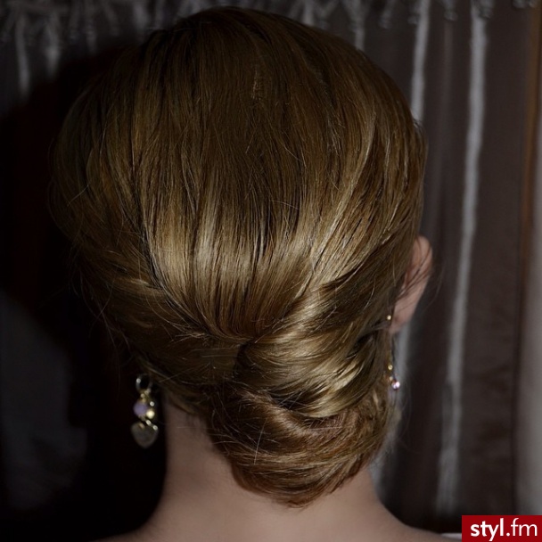Blond Upięcie Kręcone Wieczorowe Średnie Fryzury