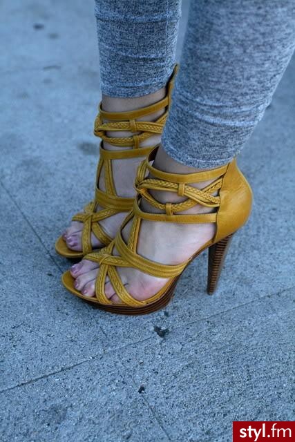 Jeżeli zdjęcie znajduje się już w galerii poproszę o link - Pozostałe Buty Moda
