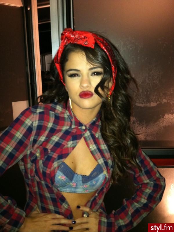 Selena Gomez - Kręcone Na co dzień Długie Fryzury