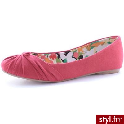Red ruched round toe pumps - Dorothy Perkins - Polyvore. Pobrano ze strony: http://www.polyvore.com/red_ruched_round_toe_pumps/thing?id=17285590 - Pozostałe Buty Moda